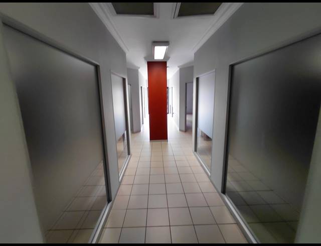 258M² OFFICE TO LET IN FOURWAYS